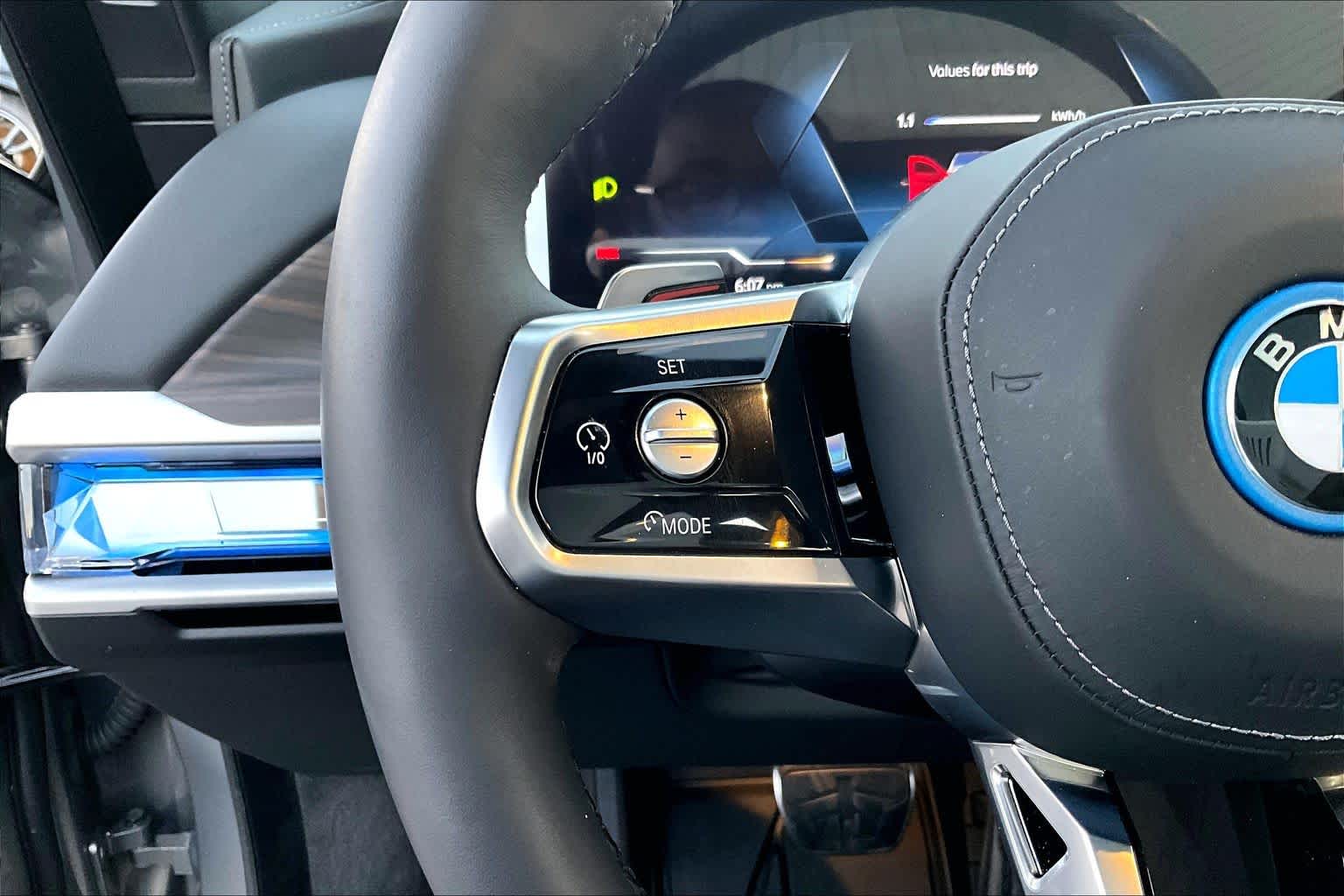 2025 BMW i7 60 - Photo 22