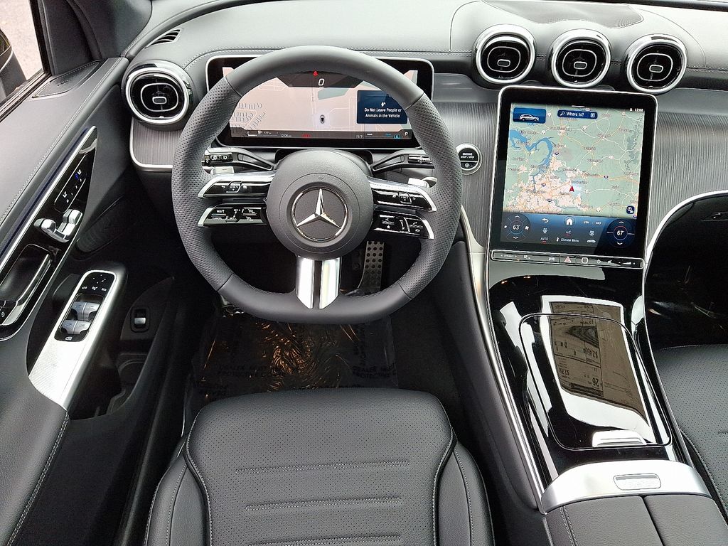 2025 Mercedes Benz GLC 300 4MATIC photo 3
