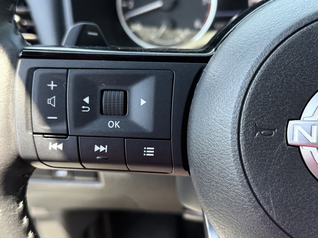 2022 Nissan Rogue SL photo 17