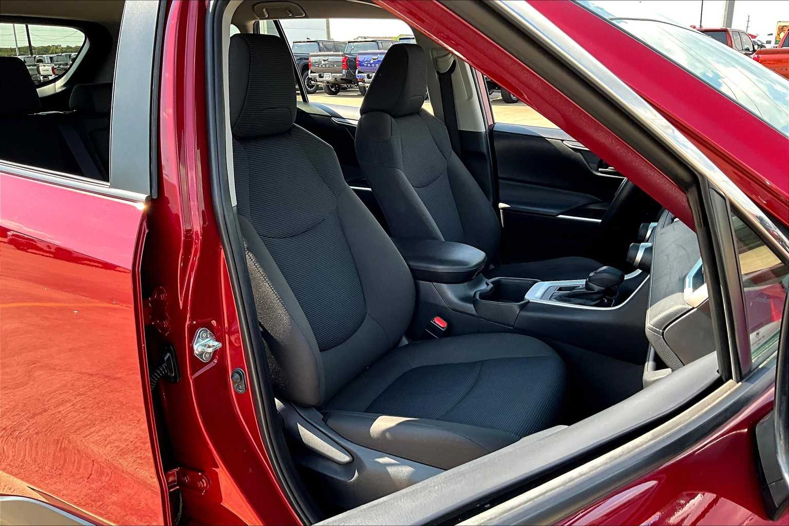 2024 Toyota RAV4 LE photo 6