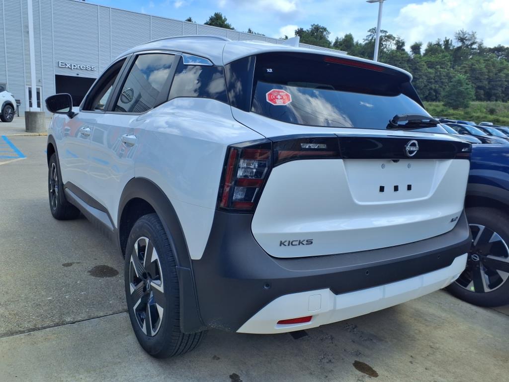 2025 Nissan Kicks SV photo 2