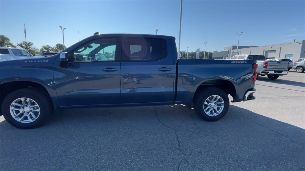 2024 Chevrolet Silverado 1500 LT photo 4