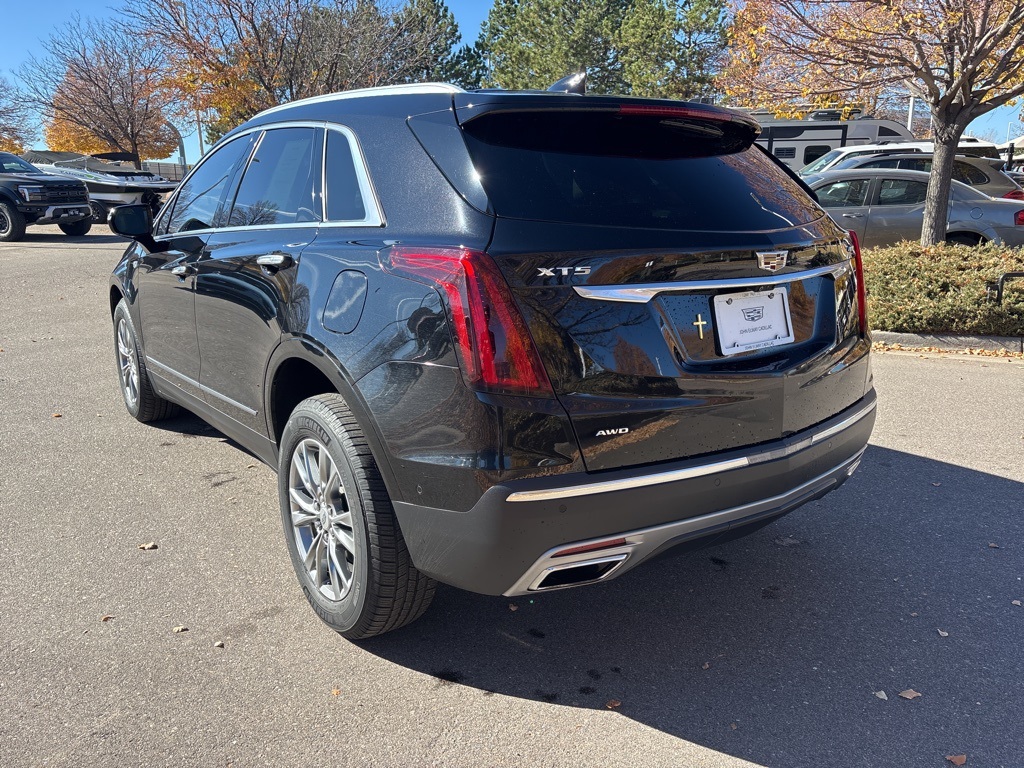2021 Cadillac XT5 Premium Luxury photo 2