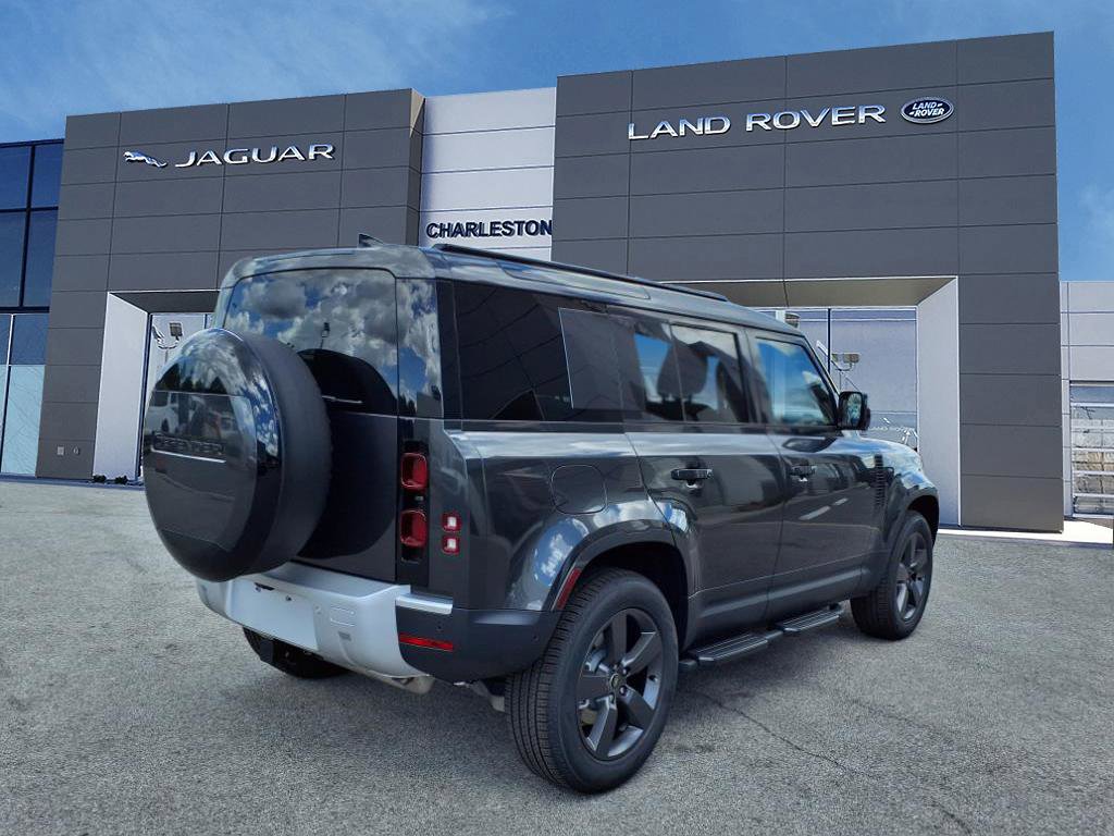 2025 Land Rover Defender 110 S photo 4