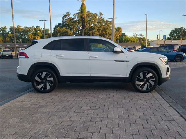 2025 Volkswagen Atlas Cross Sport SE Technology photo 3