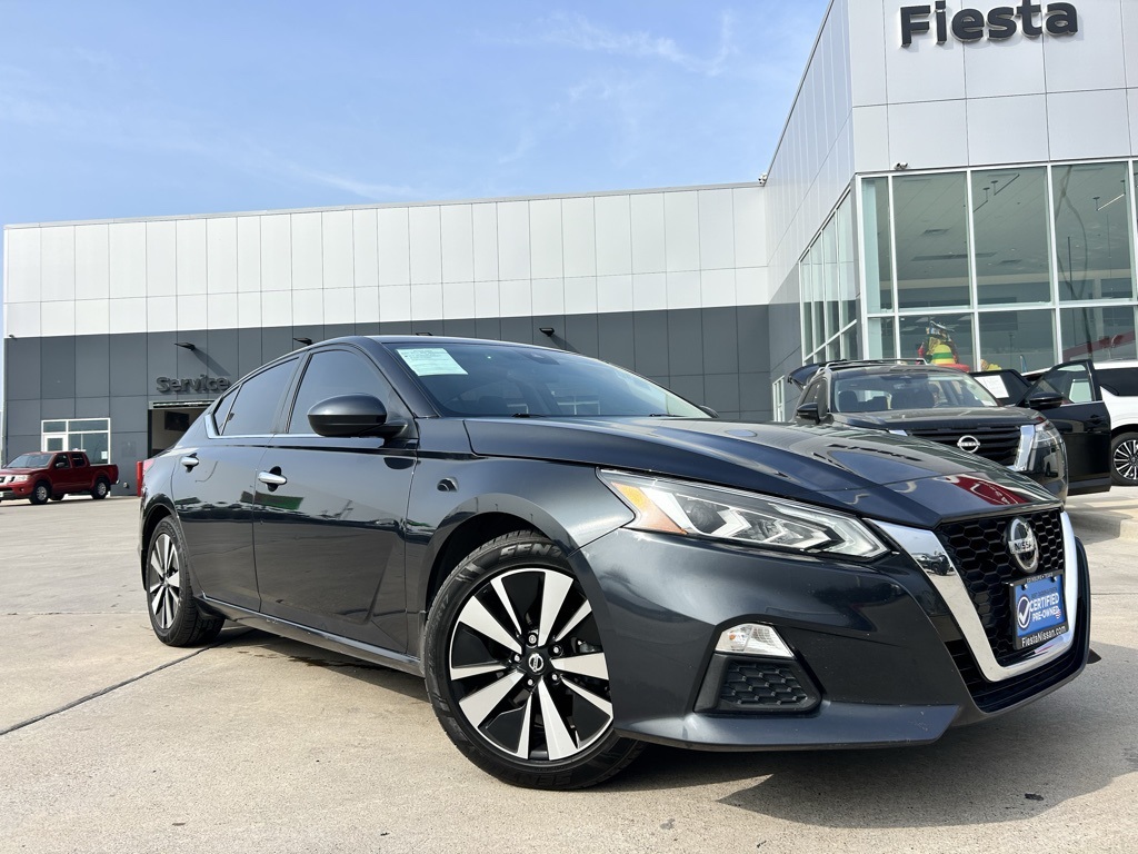 2022 Nissan Altima SV's photo