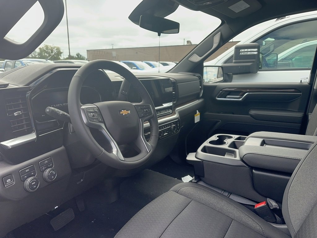 2026 Chevrolet Silverado 1500 LT photo 3