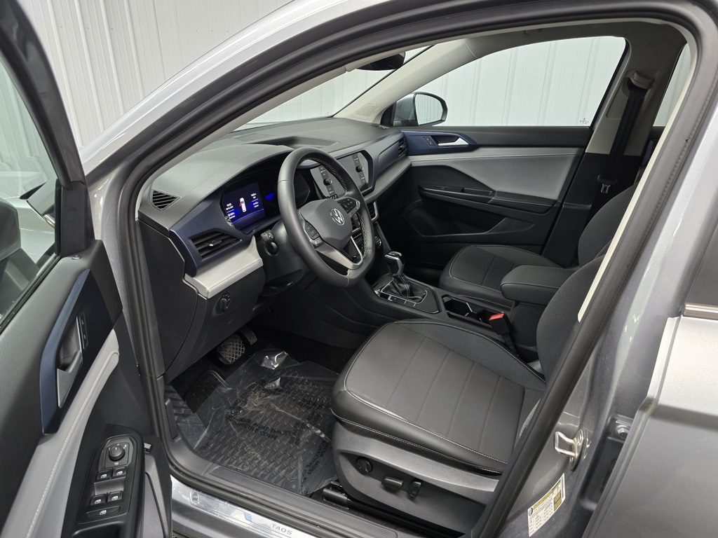 2024 Volkswagen Taos SE photo 28