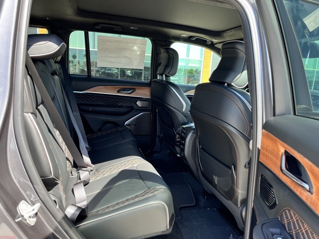 2025 Jeep Grand Cherokee Summit Reserve photo 19