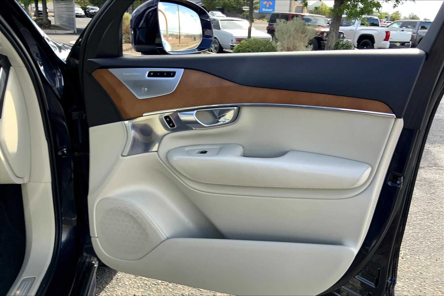 2017 Volvo XC90 Inscription photo 19
