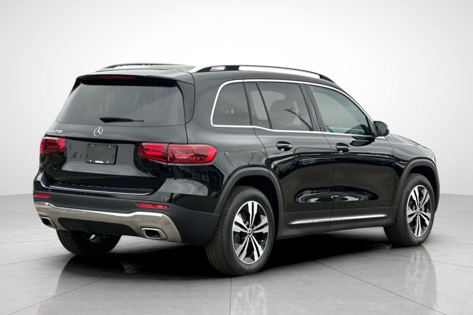 2025 Mercedes Benz GLB 250 photo 9