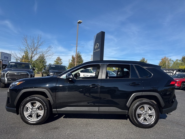 2023 Toyota RAV4 XLE photo 4