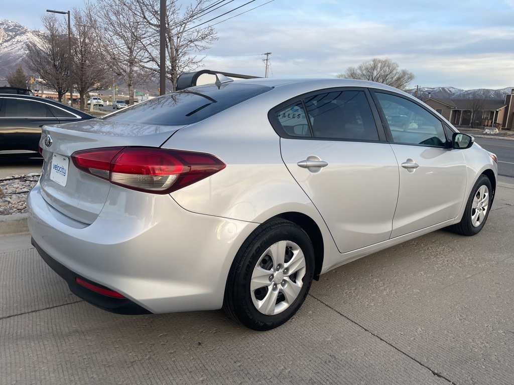 2017 Kia Forte LX Base photo 3