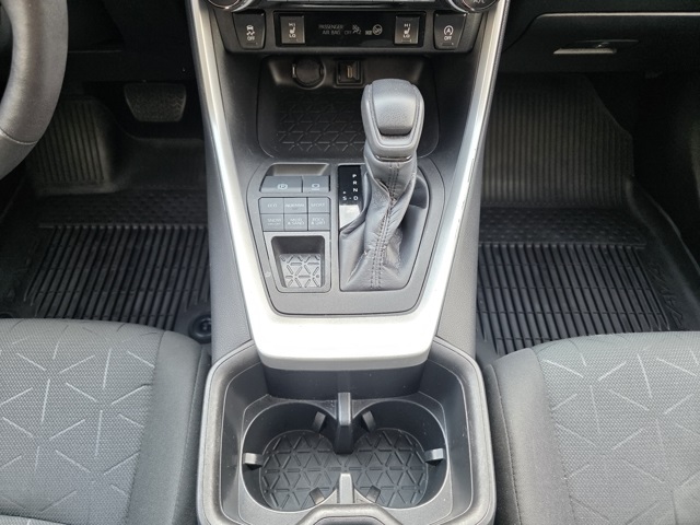 2022 Toyota RAV4 XLE photo 21