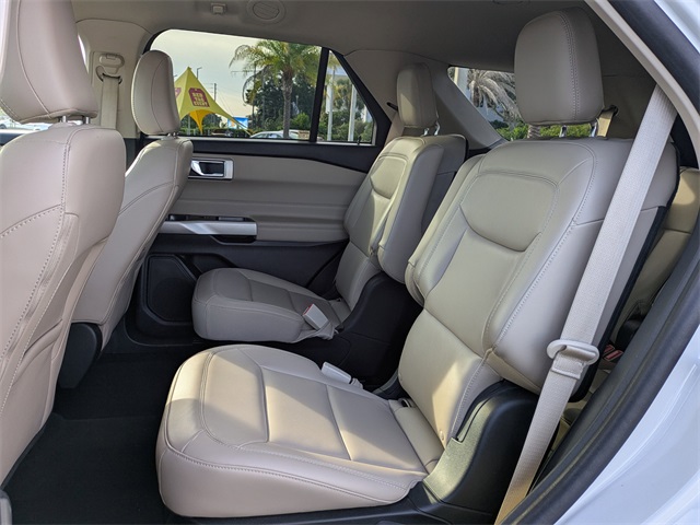 2023 Ford Explorer XLT photo 13
