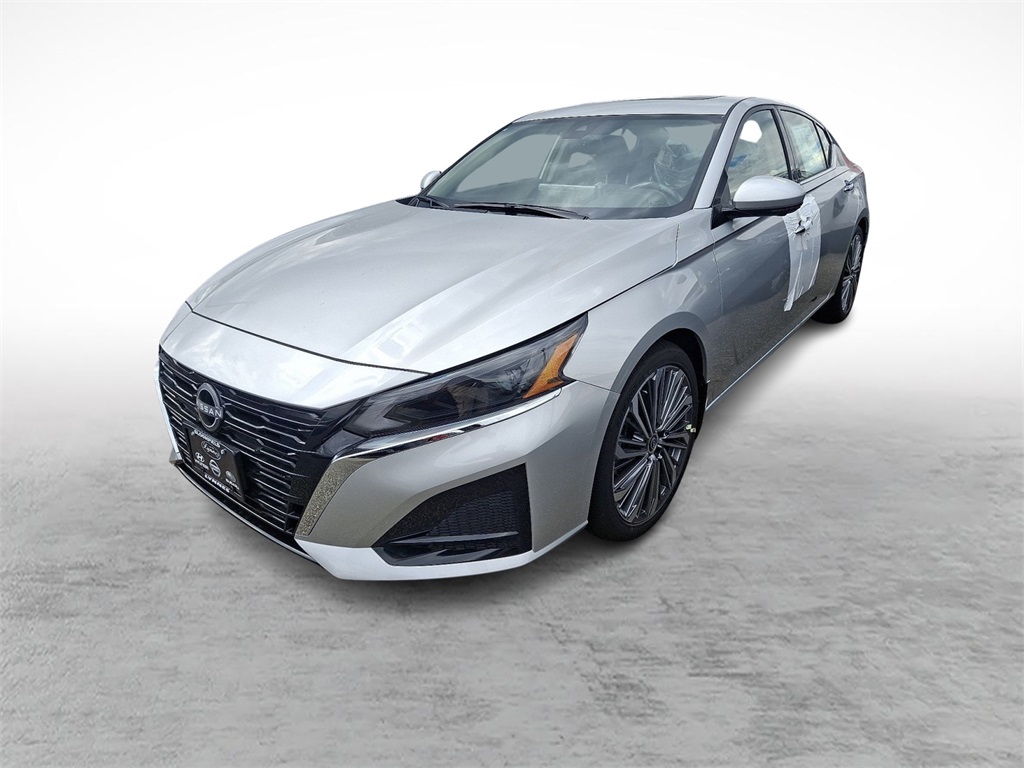2025 Nissan Altima SL photo 3