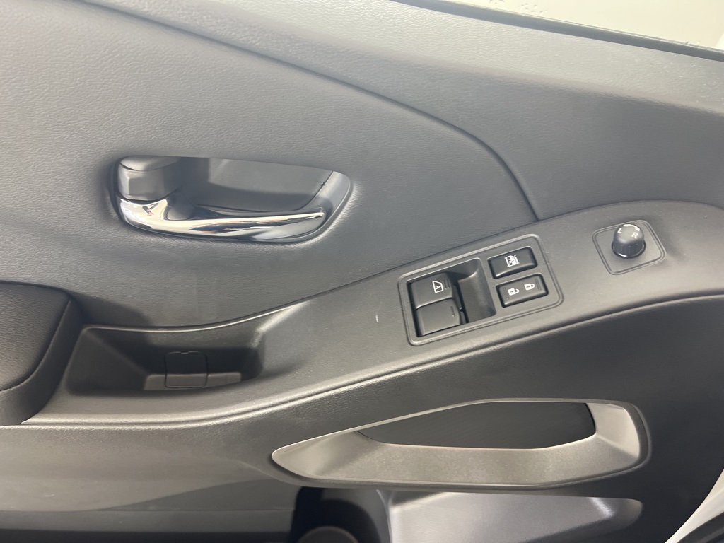 2025 Nissan Frontier SV photo 13