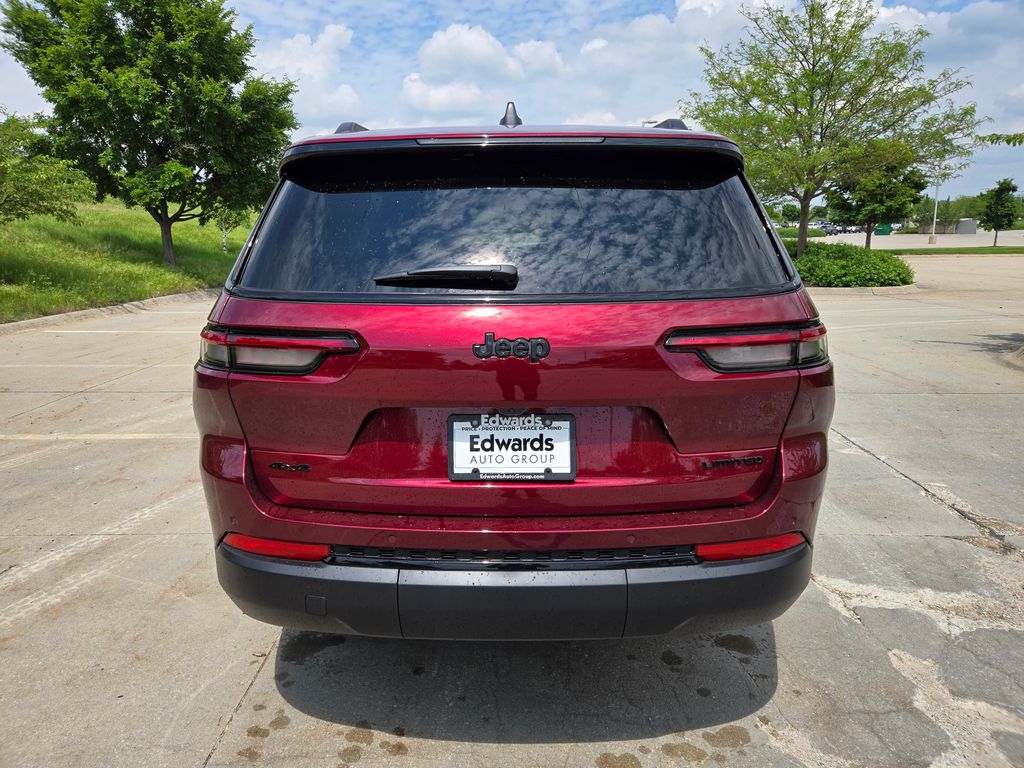2025 Jeep Grand Cherokee Limited photo 3