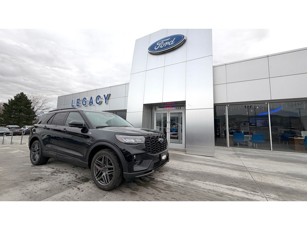 2025 Ford Explorer ST-LINE's photo