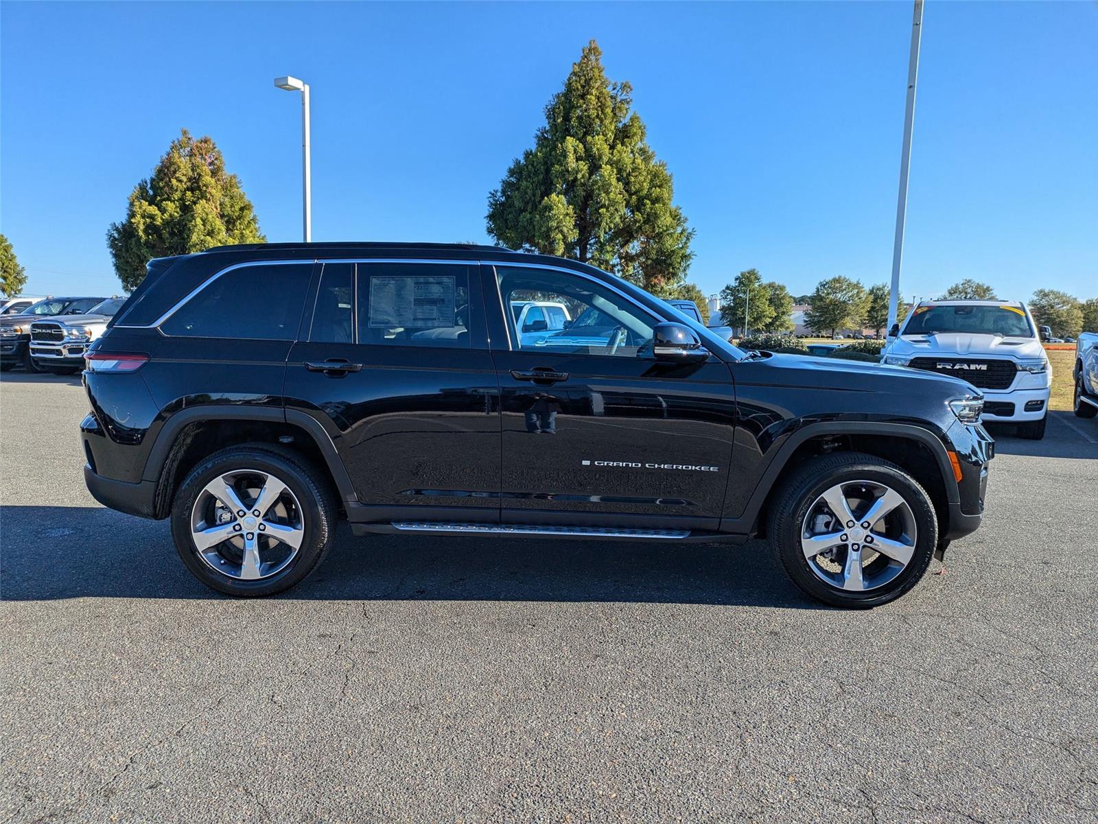 2025 Jeep Grand Cherokee Limited photo 4