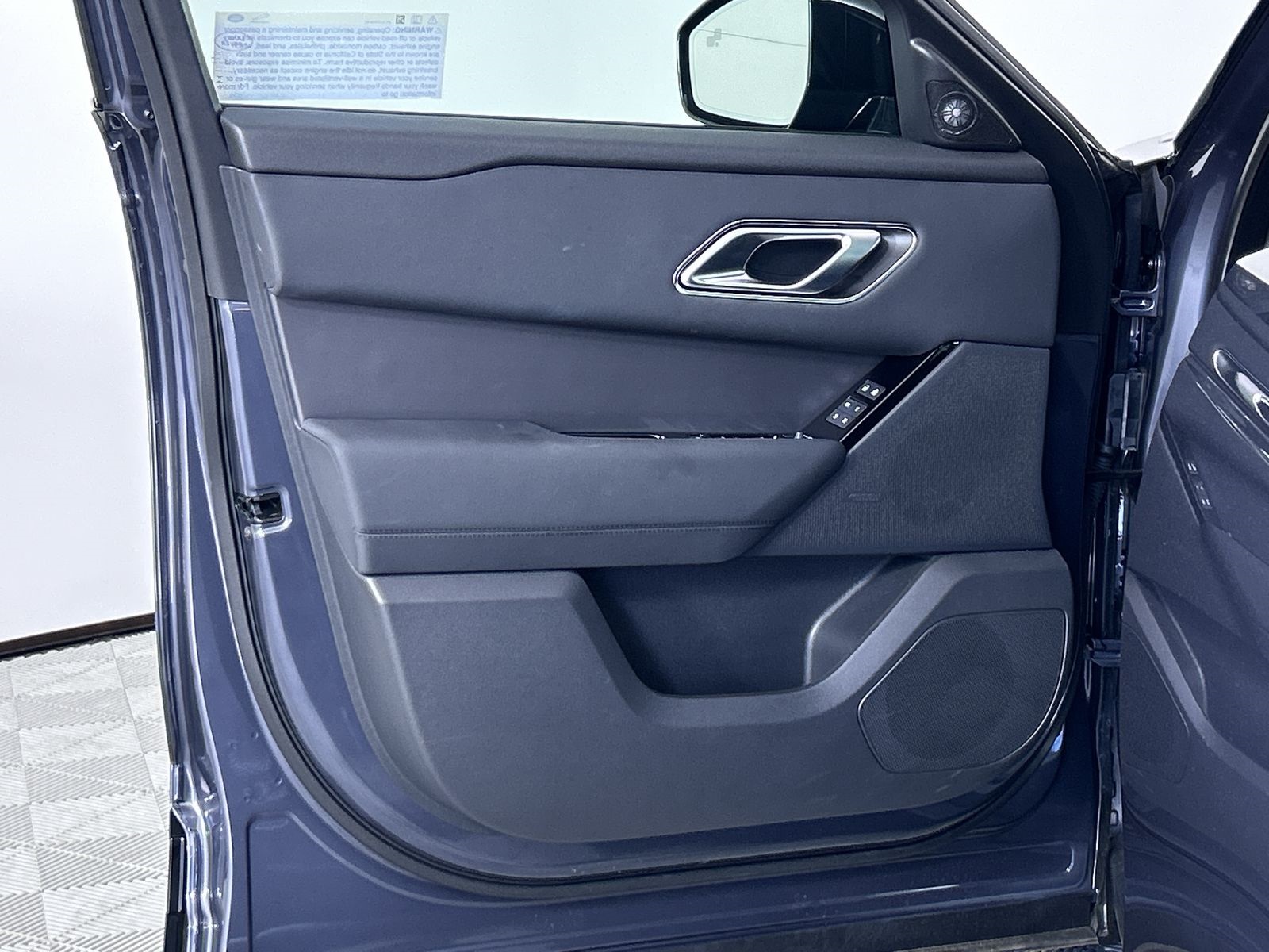 2025 Land Rover Range Rover Velar SE photo 19