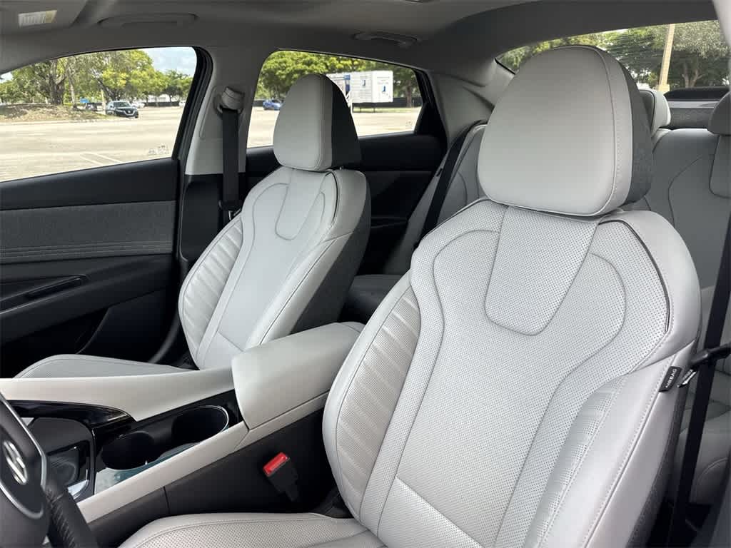 2024 Hyundai Elantra Limited photo 12