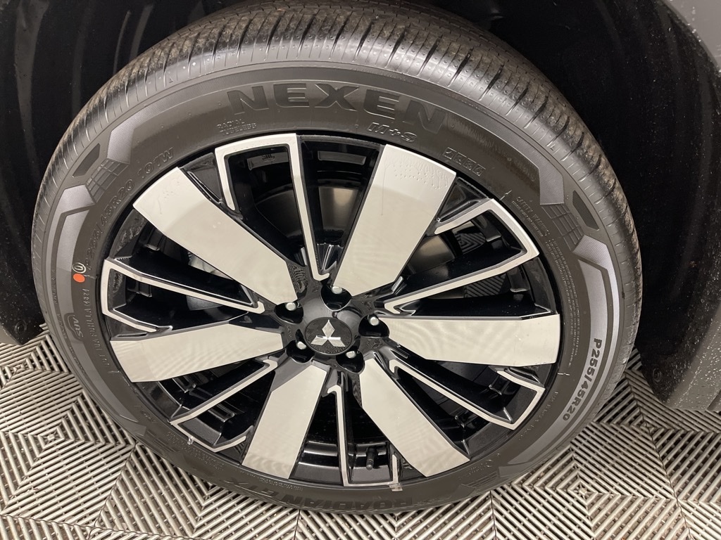 2025 Mitsubishi Outlander SE photo 25