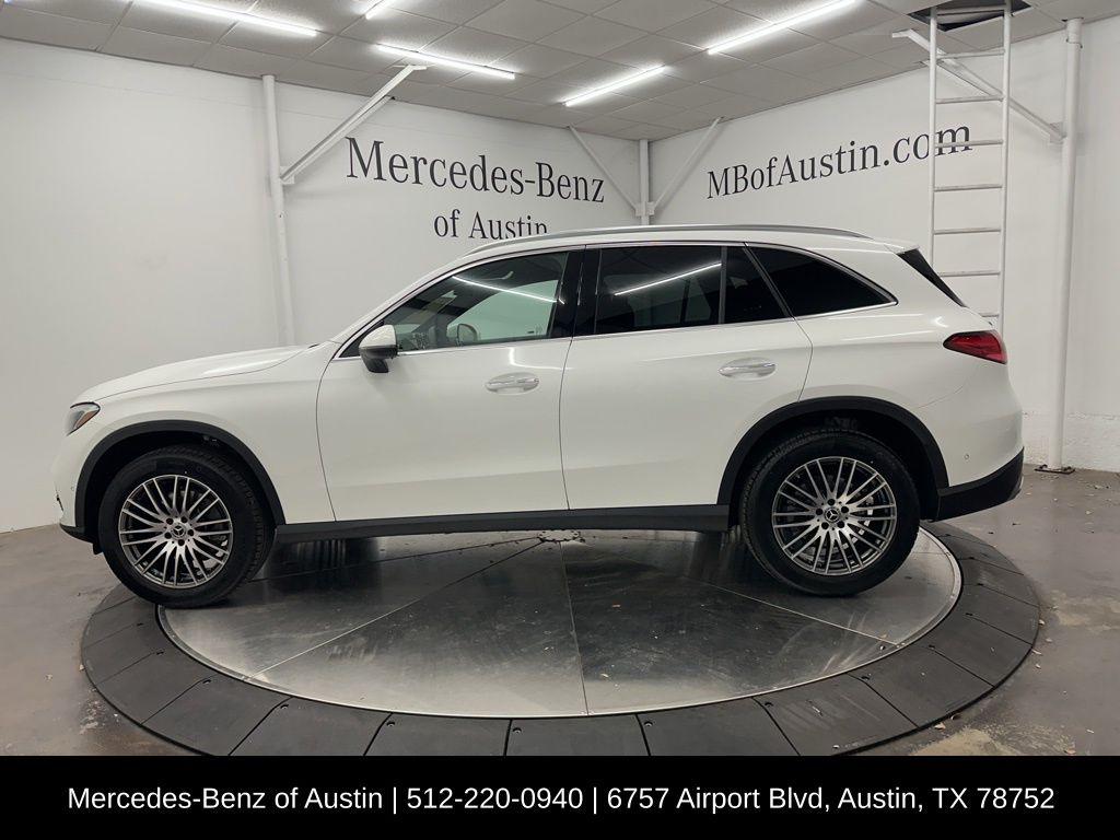 2025 Mercedes Benz GLC 300 photo 2