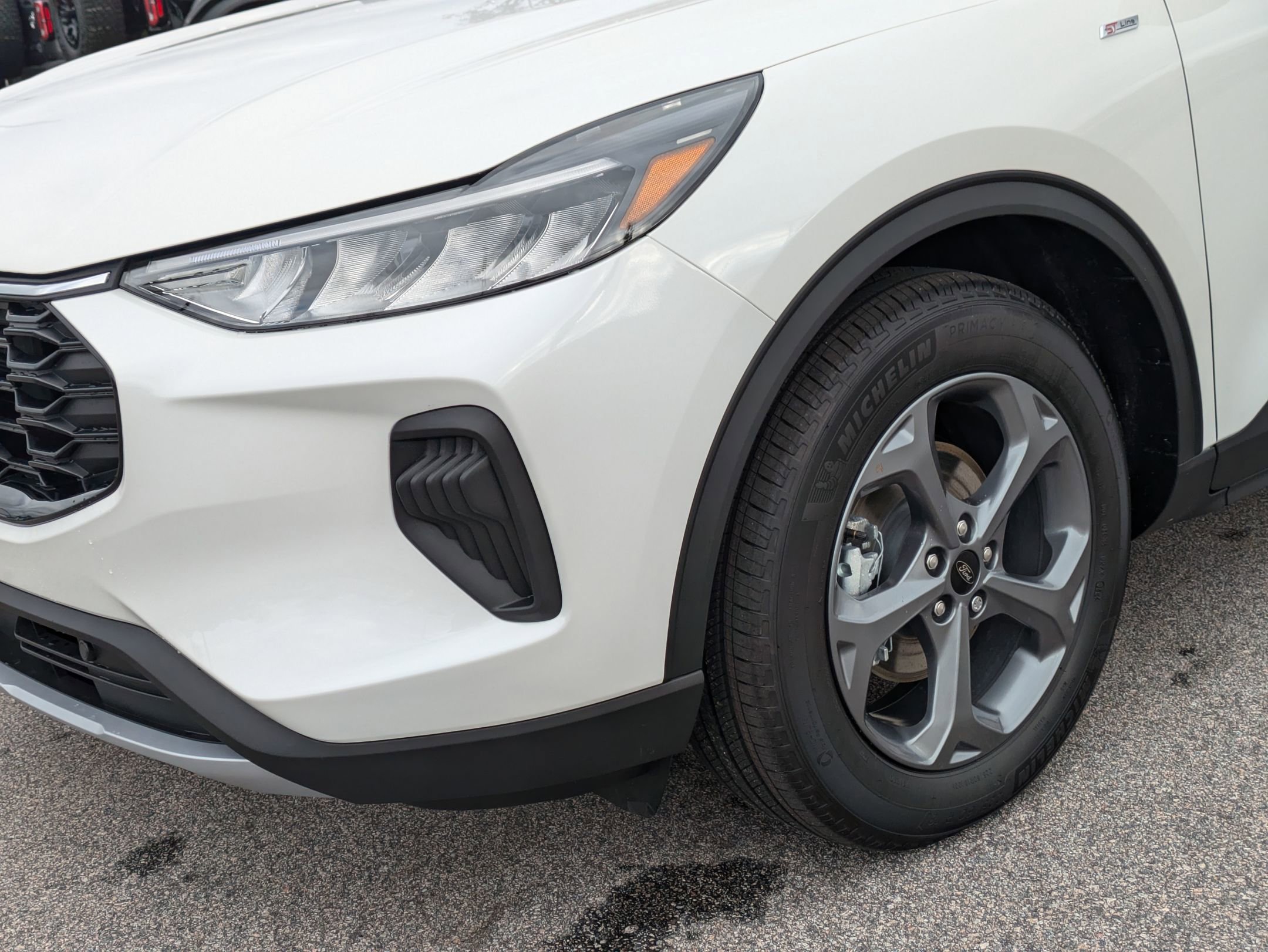 2025 Ford Escape ST-Line photo 8