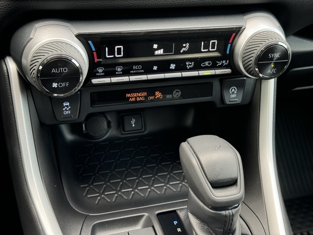2022 Toyota RAV4 XLE photo 17