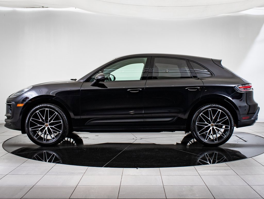 2022 Porsche Macan photo 2