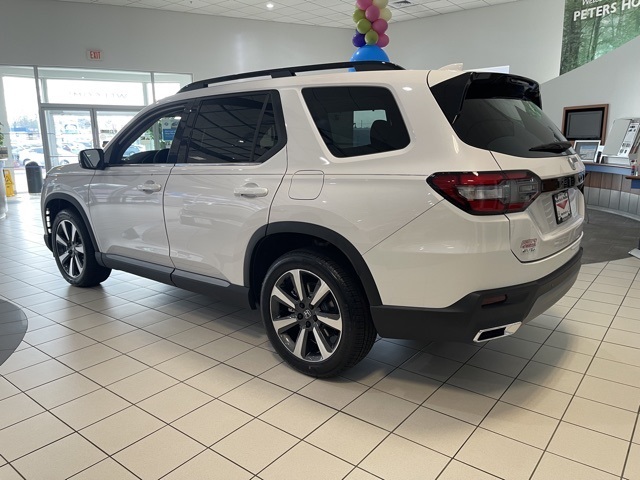 2025 Honda Pilot Touring photo 4