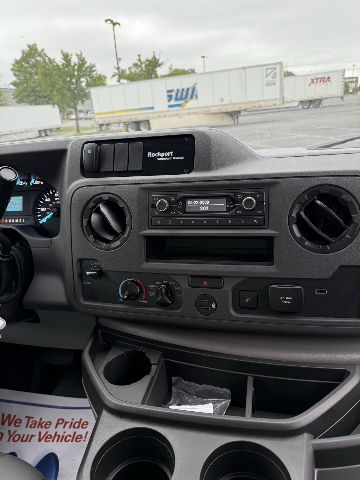 2025 Ford E-350 photo 4