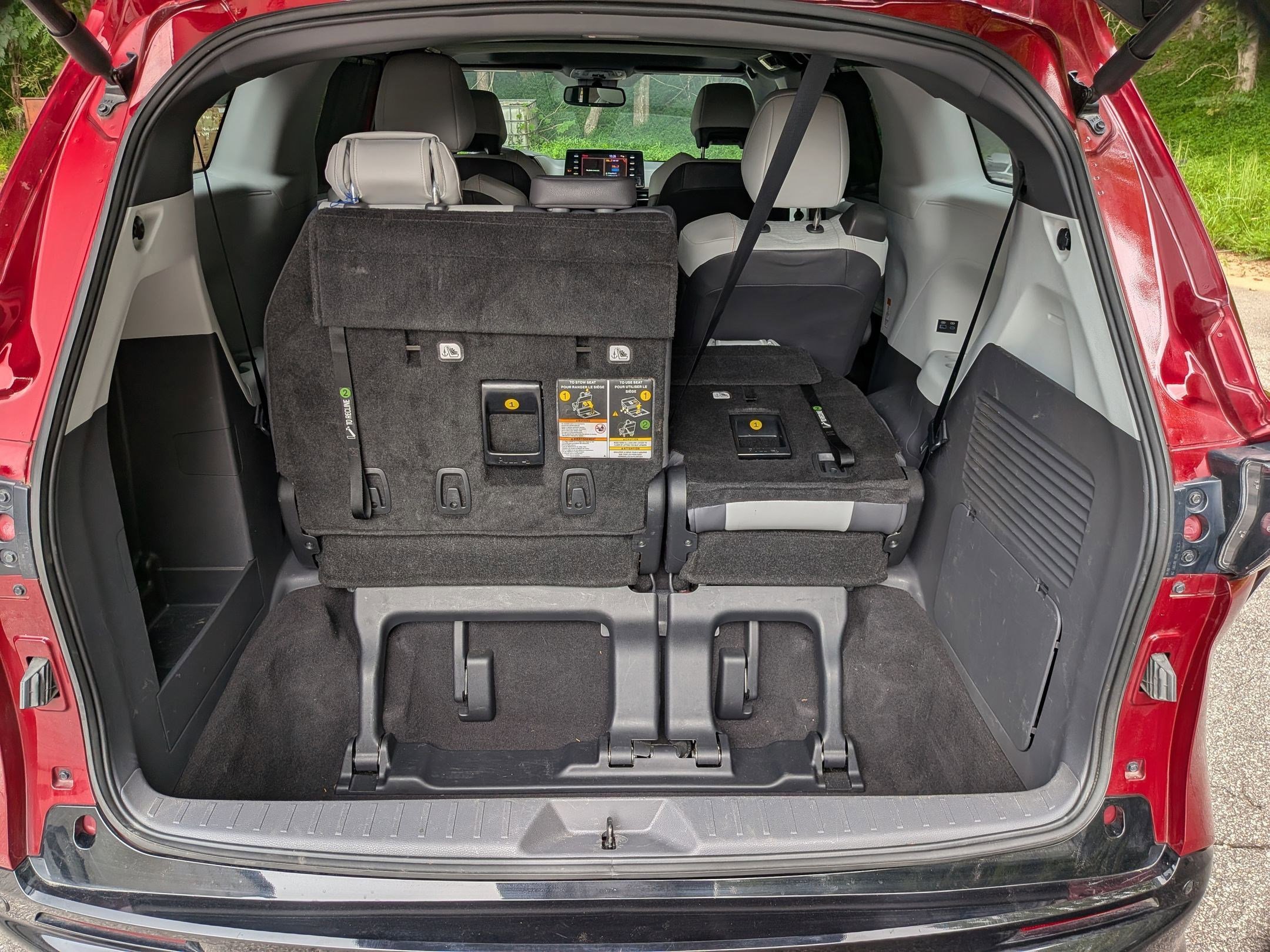 2022 Toyota Sienna XSE photo 31