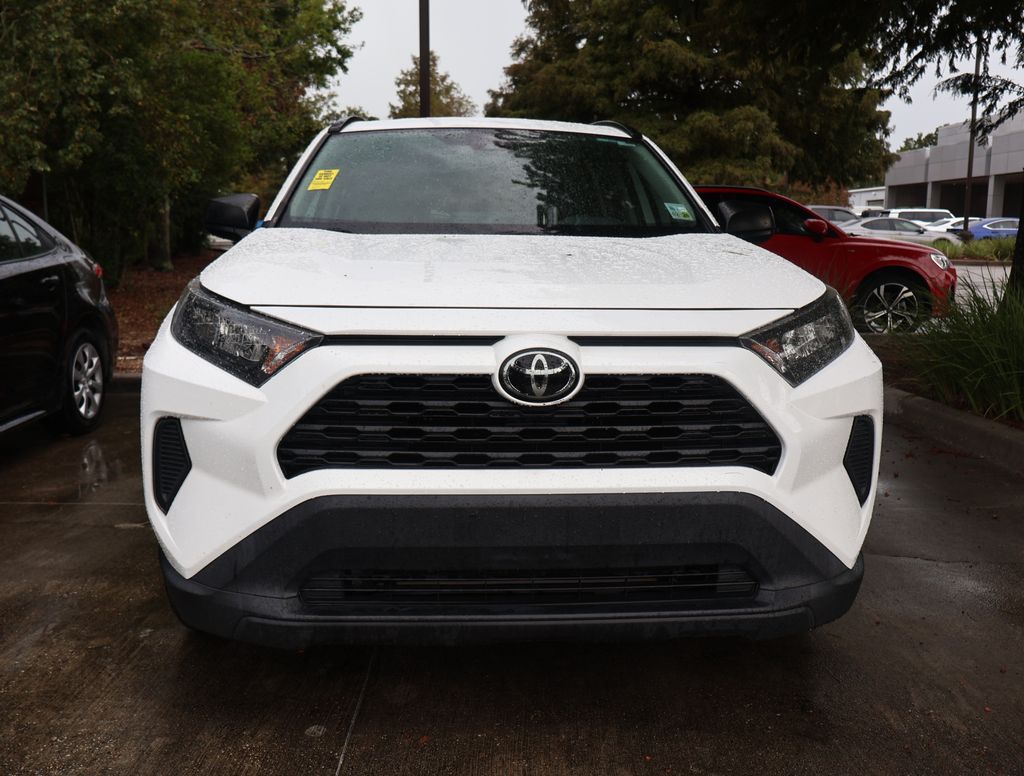 2020 Toyota RAV4 LE photo 2
