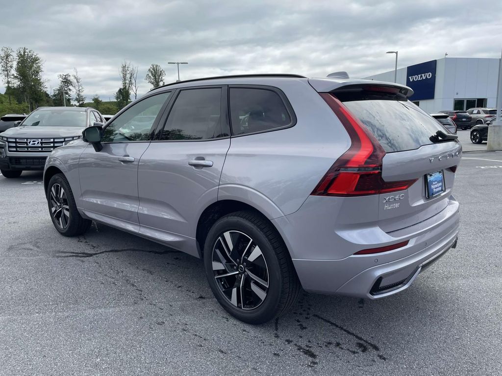 2026 Volvo XC60 B5 Core photo 28