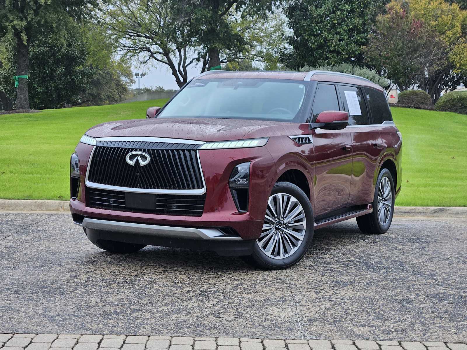 2025 INFINITI QX80 Luxe's photo