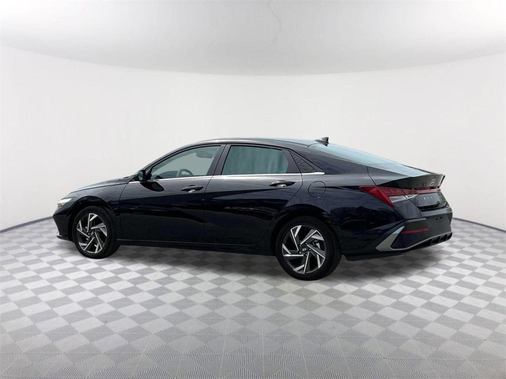 2025 Hyundai Elantra Hybrid Limited photo 4