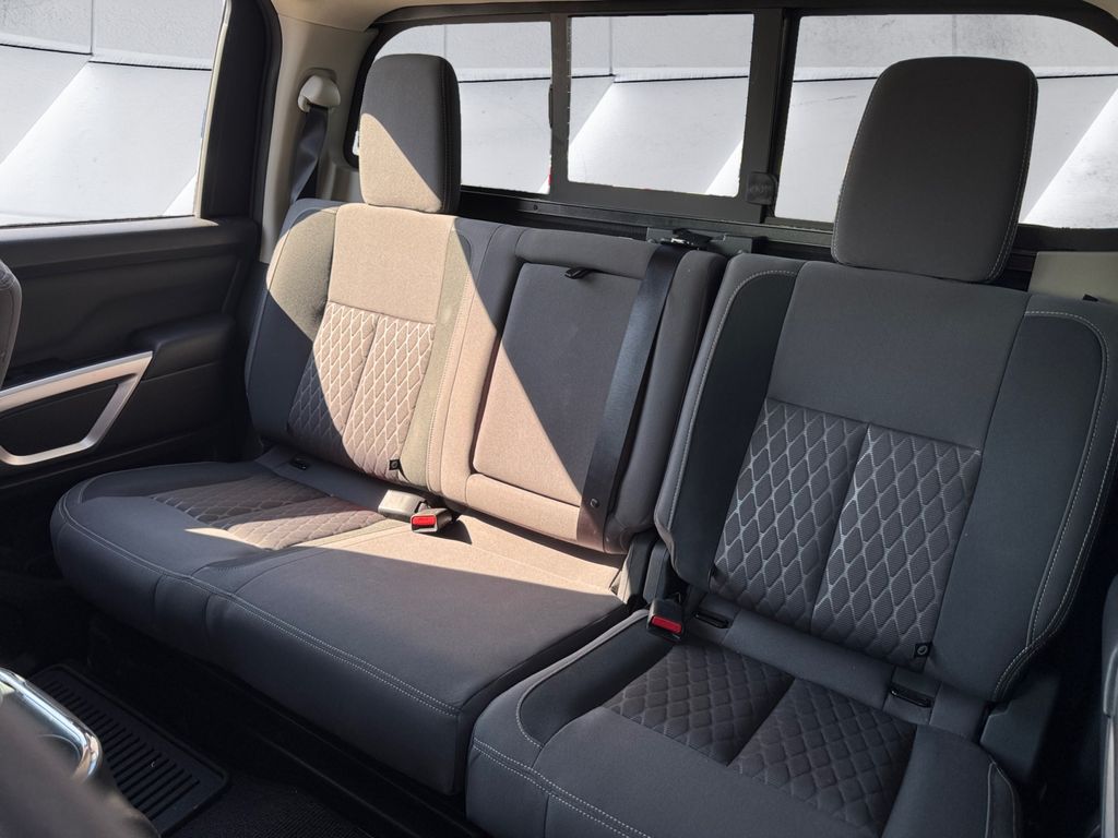 2024 Nissan Titan SV photo 18