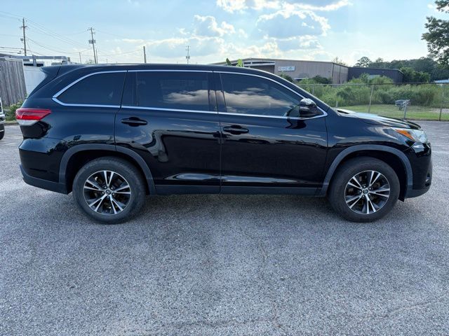 2019 Toyota Highlander LE Plus photo 6