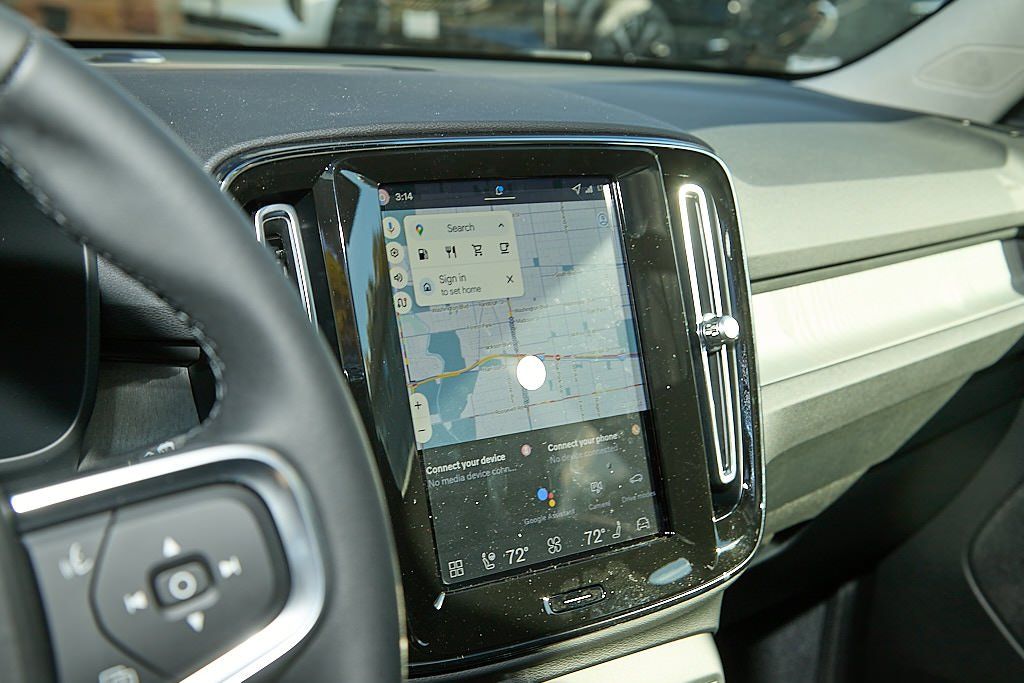 2026 VOLVO XC40 - Image 13