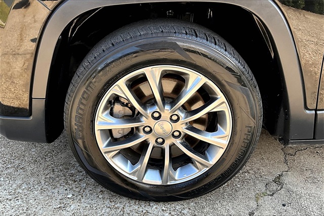 2020 Jeep Cherokee Latitude photo 28