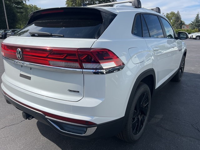 2026 Volkswagen Atlas Cross Sport SE Technology photo 3