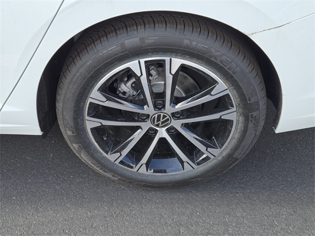 2025 Volkswagen Jetta 1.5T Sport photo 4