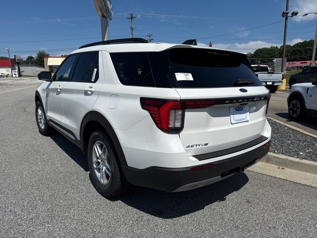 2025 Ford Explorer photo 8