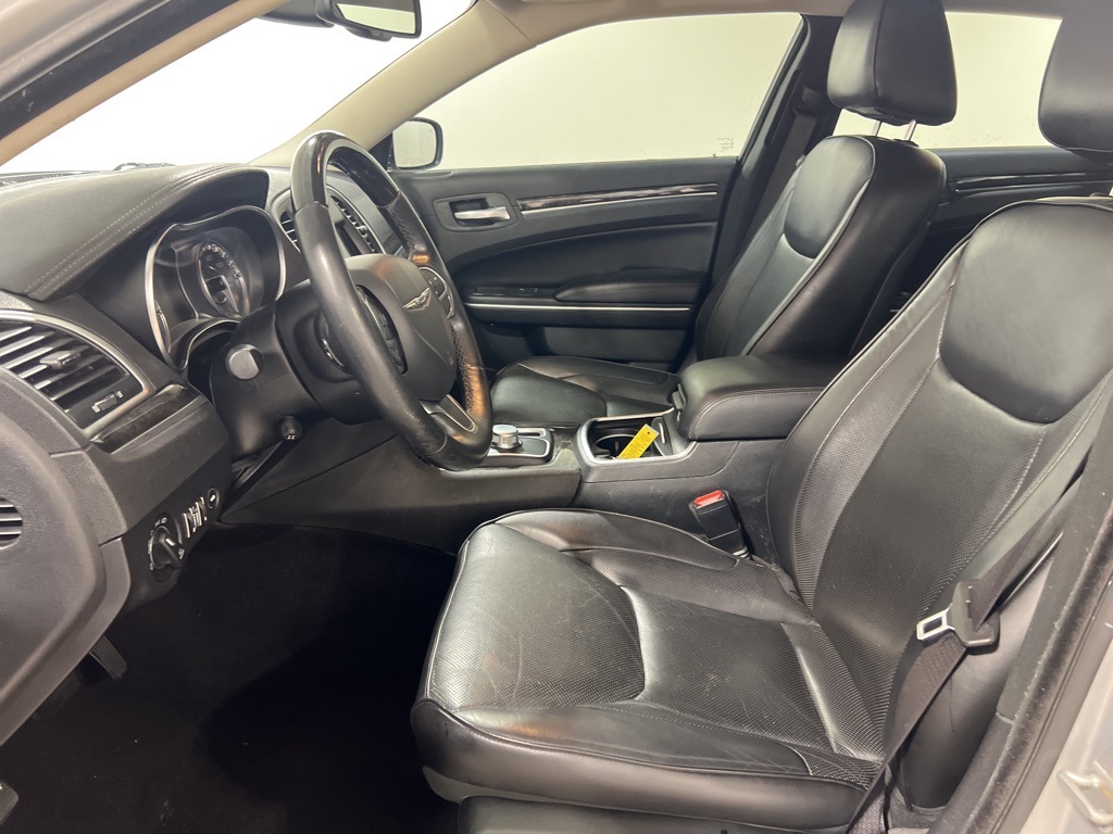 2020 Chrysler 300 Limited photo 11