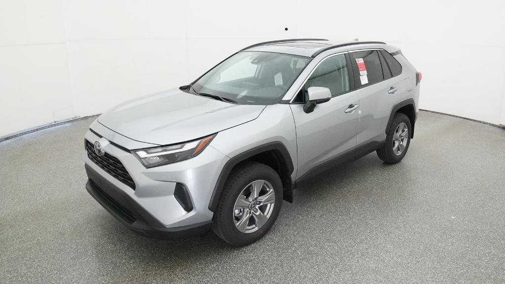 2025 Toyota RAV4 XLE's photo