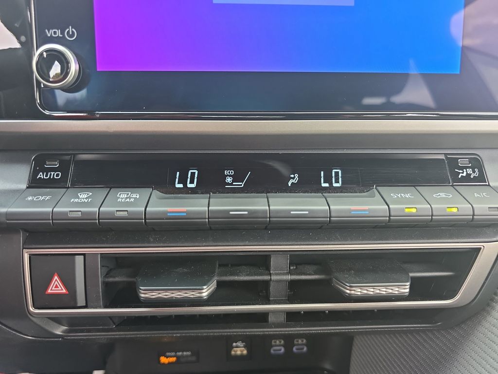 2025 Toyota Camry SE photo 25