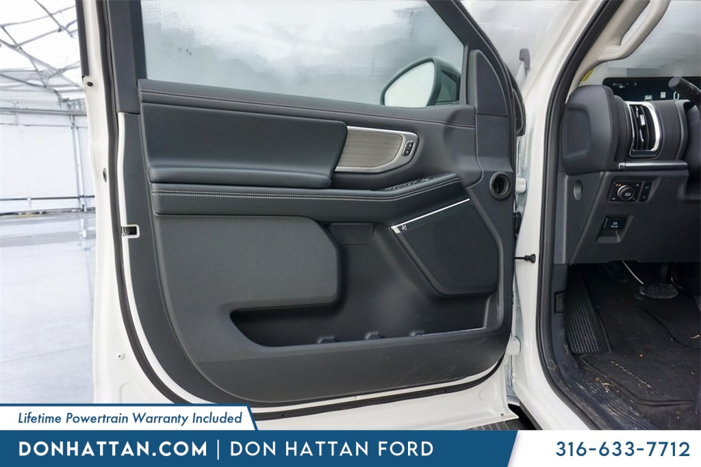 2025 Ford Expedition MAX Platinum photo 14