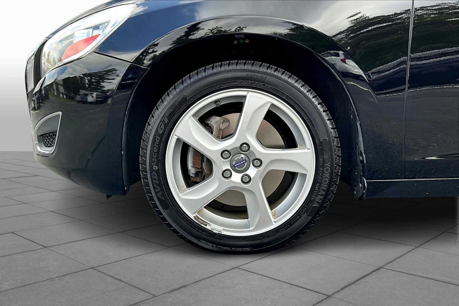 2013 Volvo S60 T5 Premier photo 9